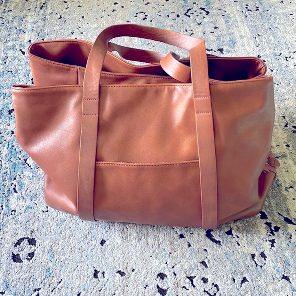 Universal Thread vegan leather tote / purse. Tan color.
